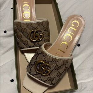 Gucci Women's Brown and Cream Mules